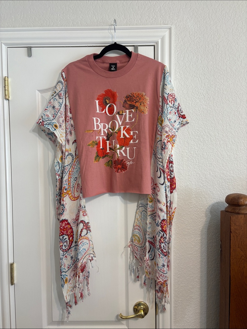 Women’s Rose Graphic Pink poncho with Floral Print